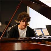 Conservatoire en 3ème Cycle, Pianiste depuis 10 ans. Donne des cours de piano suivis d'une formation musicale avec une bonne pédag