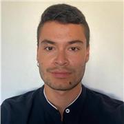 Soy estudiante universitario y me defino por ser una persona alegre y profesional, con ganas de enseñar a alumnos de primaria .