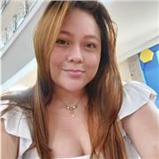 Asesora que dicta clases a niños de todas las edades