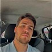 Siete alla ricerca di un insegnante giovane, serio ed empatico? Sono a disposizione 24h!