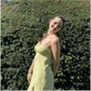 Einfühlsame Nachhilfelehrerin, die Online-Unterricht für alle Altersgruppen bietet