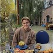 I am an enthusiastic international student, who grew up in a city near London. I have great communication skills and I am fluent in both English and Dutch. I have always wanted to teach the younger generation the English language. 