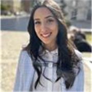 Insegnante di francese madrelingua. Ho svolto le superiori in un liceo francese in Corsica ottenendo quindi un diploma di maturità. Attualmente sto per laurearmi in giurisprudenza facendo una doppia laurea francese italiana
