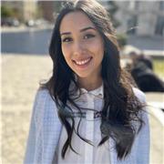 Insegnante di francese madrelingua. Ho svolto le superiori in un liceo francese in Corsica ottenendo quindi un diploma di maturità. Attualmente sto per laurearmi in giurisprudenza facendo una doppia laurea francese italiana