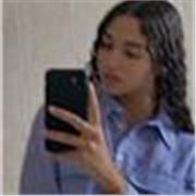 Studentessa del quinto anno superiore, offre lezioni di matematica agli studenti che frequentano la scuola media o elementare.