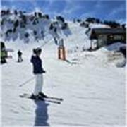 Soy extrovertida, alegre y paciente. Enseño tenis a niños de 5 a 15 años, fomentando técnica, diversión y pasión deporte