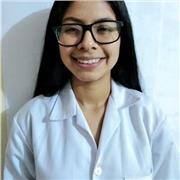 Profesora de Biología imparte clases para estudiantes nivel primario y secundario