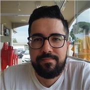 Professor de inglês especialista em destravar a fala de adultos que estudaram anos e não conseguem conversar