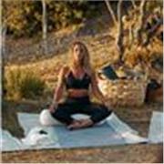 Insegnante di yoga certificata, offro lezioni private e di gruppo a Napoli e on line adatte a tutti i livelli di pratica