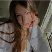 étudiante en commerce international propose des cours de français/ anglais