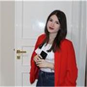 Profesora de inglés y italiano imparte clases a gente de todas las edades