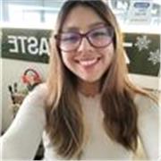 Profesora de inglés que imparte clases a niños y adolescentes