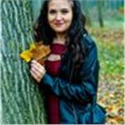 . Soy profesora de arte y dibujo, con formación como auxiliar de educación infantil. 