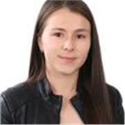 Profesora de Biología imparte clases a niños de primaria