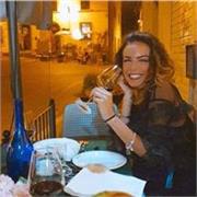 Laureata in Lingue straniere presso l'Università per Stranieri di Siena, offro lezioni di inglese, francese e spagnolo