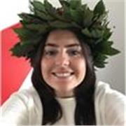 Riesco a creare fin da subito un ottimo rapporto con i bambini e penso di essere un’ottima maestra.