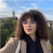 Professeur native et professionnelle - experte en préparation aux examens et en enseignement pour enfants.