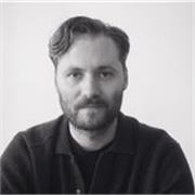 Modefotograf aus Berlin begleitet Anfänger und Fortgeschrittene in Fotografie, online und vor Ort, mit Fokus auf Praxis und eigene