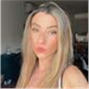 Chica nativa catalana que quiere enseñar a hablar catalán a alumnos de primaria que les cueste hablarlo con clases dinámicas