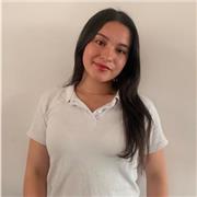 Profesora de apoyo a niños, adolescentes en áreas específicas como matemáticas, artística, educación física e inglés