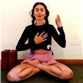 Mi nombre es diana vergara. tengo 20 años de experiencia en la enseñanza del yoga y llevo 3 años trabajando dando clases de yoga online diariamente