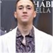 Estudiante del grado de estudios ingleses, quiero dar clases para desarrollar y compartir mis pasiones; la enseñanza y el inglés