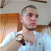 Ser humano con buenas capacidades intelectuales. Aunque joven, mi acercamiento con los niños y adolescentes ha sido grande