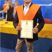 Establezco una buena relación con el alumno, la suficiente confianza para que no tenga miedo de preguntar o pedir una o varias veces que repita algo con tal que aprenda.