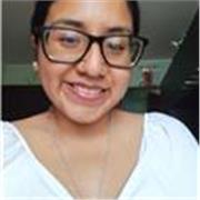 Profesora de matemáticas que imparte clases a niños y niñas de todas las edades