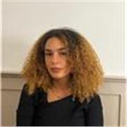 Professeure de droit et Français diplômée du CRFPA