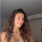 Profesora de apoyo, especializada en materias como matemáticas, física y química