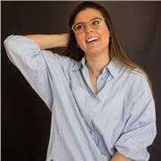 ¡Hey, soy Lydia! La profe ideal para pulir tus dotes comunicativas. Me considero un compañero en este viaje, para ayudarte a hablar con confianza. Si eres un estudiante lidiando con presentaciones o un profesional que quiere brillar en reuniones, cuenta c