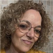 Profesional comprometida con el aprendizaje del inglés como herramienta para abrir puertas y construir sueños.