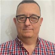 Persona empática, congenio con los alumnos, cumpliendo temarios.