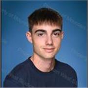 Estudiante universitario en carrera impartida en inglés, nivel C1, con 2 años de estudios en Canadá. Clases presenciales adaptadas