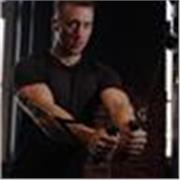 Zertifizierter Personal Trainer mit Abschluss in Sportwissenschaften. Spezialist für Kraft-, Konditions- und Boxtraining