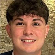 Estudiante de 4º de Ingeniería Informática y Matemáticas en la UGR, da clases de matemáticas nivel ESO y Bachillerato en Granada.