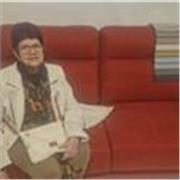 Profesora de niños en primaria entre 4 y 10 años de edad. 