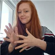 Formatrice certifiée en Langue des Signes,
Malentendante de naissance, les cours sont dans la joie et la bonne humeur. :)