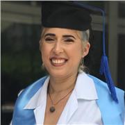 Graduada de Medicina imparte clases de biología en todos los cursos de educación secundaria