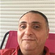 Je donne des cours en arabe et anglais pour le niveau primaire et collège