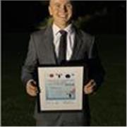 Soy profesor nativo de inglés con certificación TEFL para estudiantes motivados.