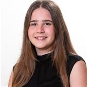 Chica aplicada y responsable, con título de bachillerato tecnológico, nivel de ingles correspondiente al C1, y dispuesta a enseñar a niños y adolescentes.