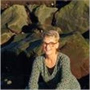     • Professionnelle de l’accompagnement médico-social, dynamique et engagée, je m’appuie sur une posture sécurisante.