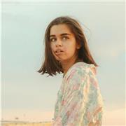 Soy estudiante de Arquitectura, me encanta leer y me interesan mucho las asignaturas de Historia y Lengua.