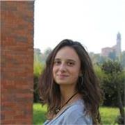 Studentessa di lettere moderne impartisce lezioni di italiano, storia,geografia e inglese a studenti di scuole medie e scuole superiori
