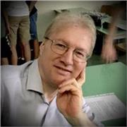Ciao, sono Antonio. Da 30 anni accompagno gli studenti alla scoperta della Fisica. Ho insegnato anche Matematica, Topografia, altr