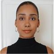 Estudiante universitaria, plurilingüe , C1 inglés, experiencia enseñando niños.