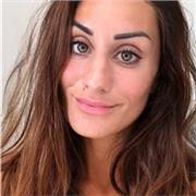 Traductora , llevo 15 años trabajando en atención al
Cliente .
Me defino una persona dinámica, entusiasta y positiva !