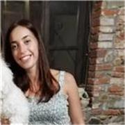 Laureata in lingua e letteratura italiana con buona conoscenza dell’inglese, francese e spagnolo offre lezioni di lingua italiana